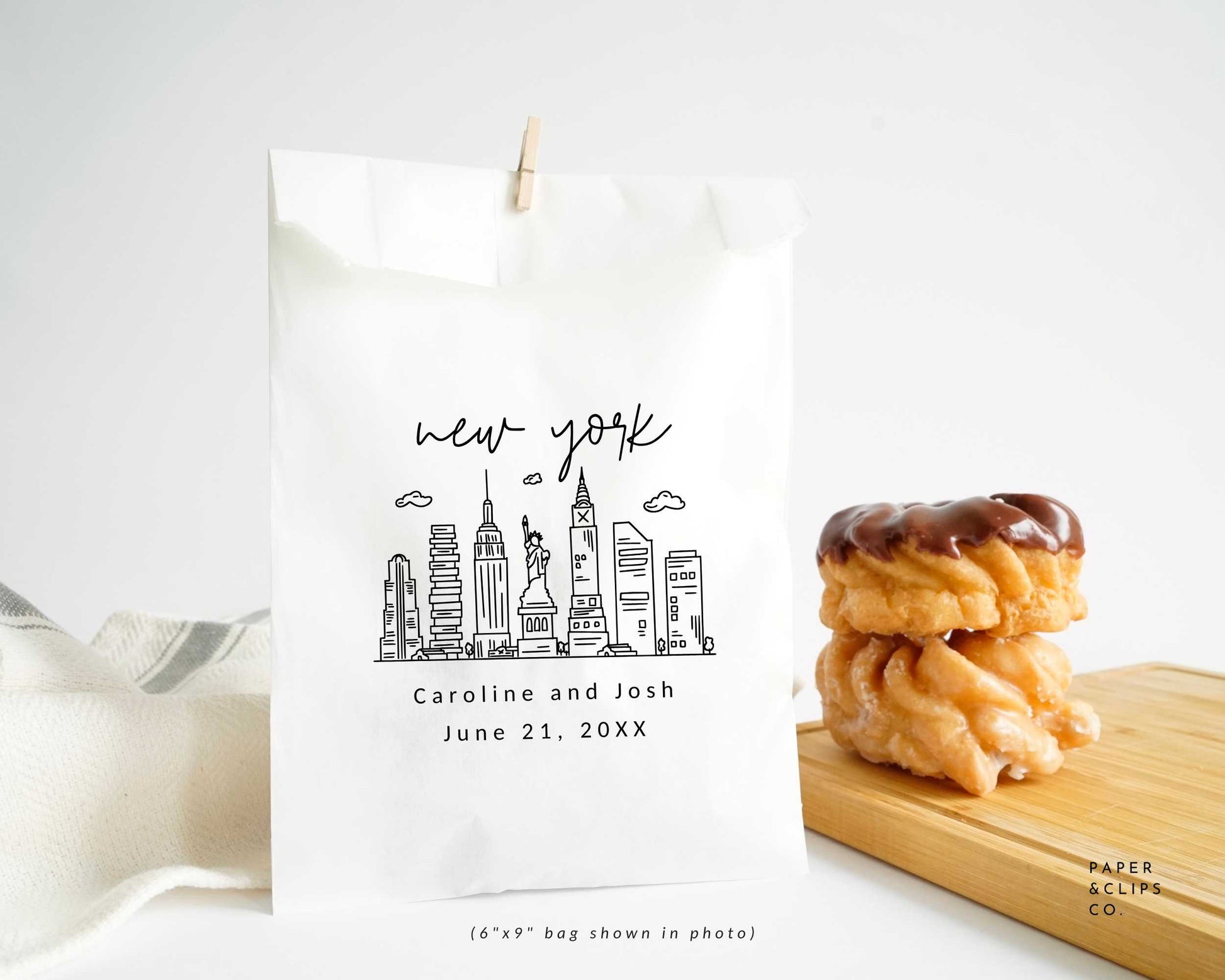 Looking for minimalist personalized party favor bags? Laser printed New York skyline with personalized name and/or message. These make great thank you favors, adding a nice touch to your wedding!
They're perfect for cookies, baked goods, popcorn and many, many more!