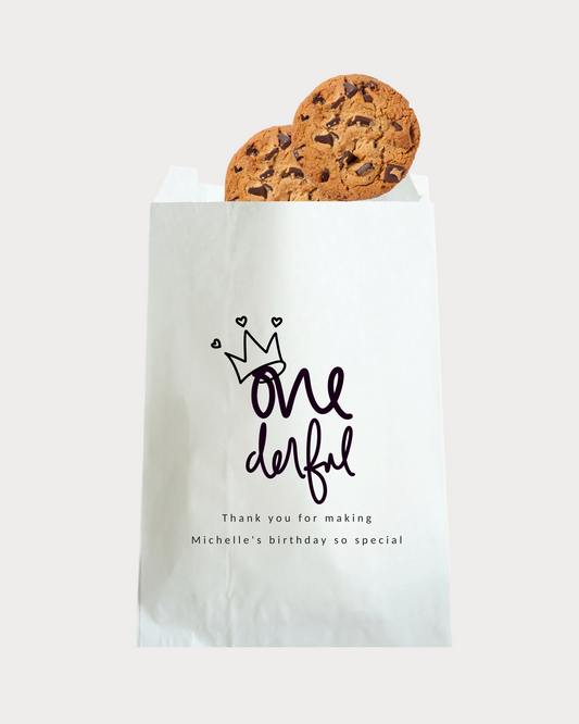 Personalized Onederful party gift bags. Looking for your special one's first birthday treat bags with a one of a kind design where your guests will appreciate the sweet reminder? We've got exactly what you're looking for! These white party bags are grease-resistant, durable and food safe.