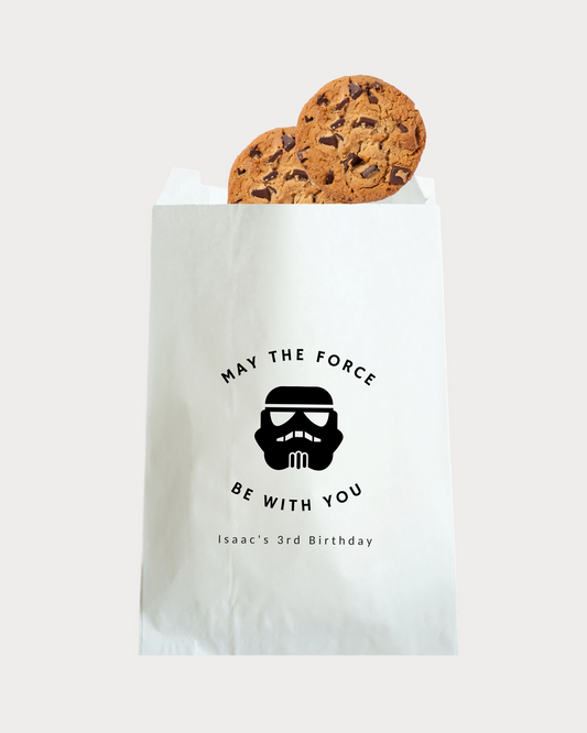 May The Force Be With You party gifts bags are great for Star Wars themed parties. Thank your loved ones for celebrating a special day with you. Available in white grease-resistant bags. Multiple sizes available. 