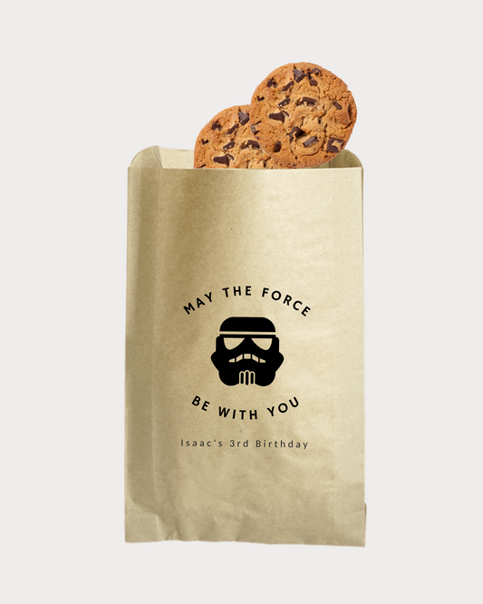 May The Force Be With You party gifts bags are great for Star Wars themed parties. Thank your loved ones for celebrating a special day with you. Available in kraft brown color in multiple sizes. 