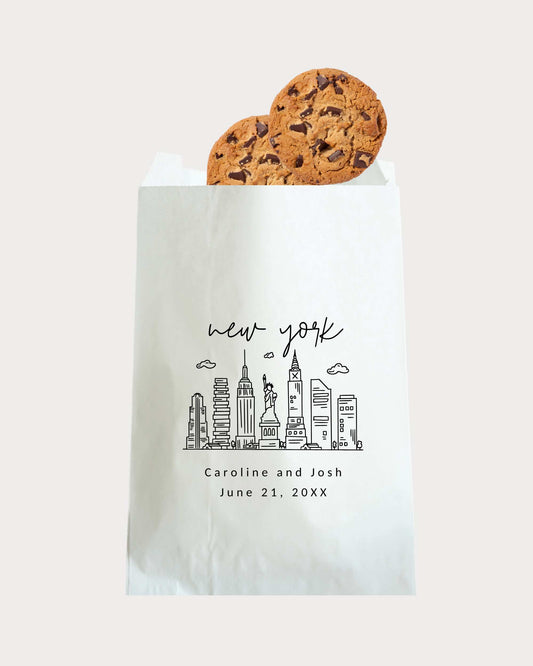 Looking for minimalist personalized party favor bags? Laser printed New York skyline with personalized name and/or message. These make great thank you favors, adding a nice touch to your wedding!
They're perfect for cookies, baked goods, popcorn and many, many more!